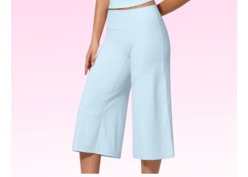 The Performance Capris - Baby Blue