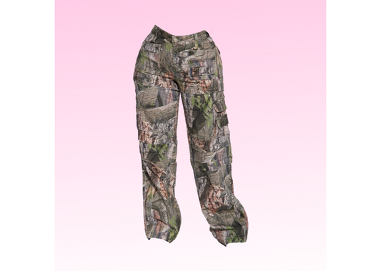 BLENDING IN CAMO CARGO JEANS